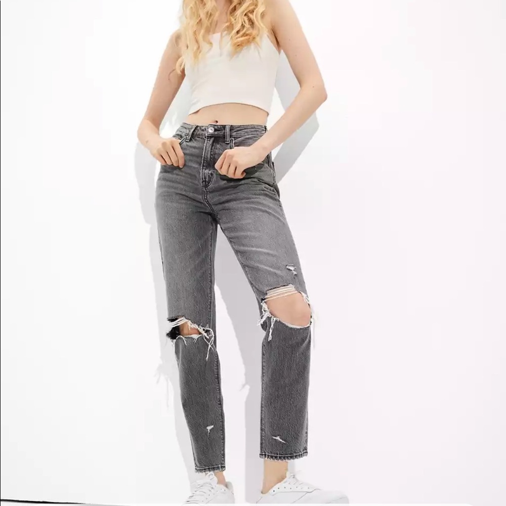 **last call** American Eagle ripped highest waist mom jean 8 short